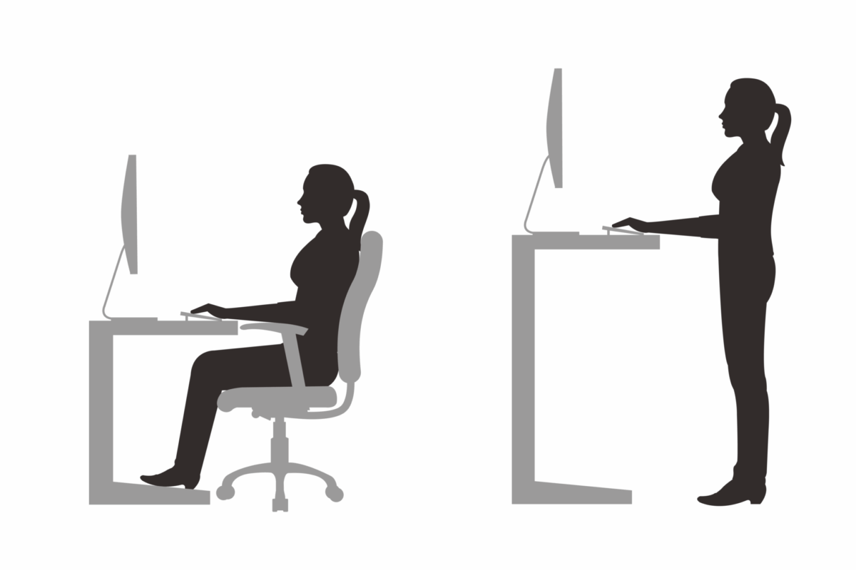 Comparaison entre position assise et debout au bureau pour prévenir les douleurs cervicales